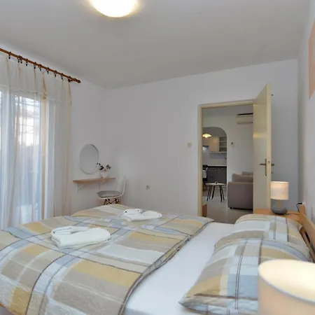 Pietro 2228 Apartamento *