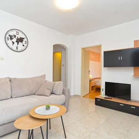 Apartment Pietro 2228 *